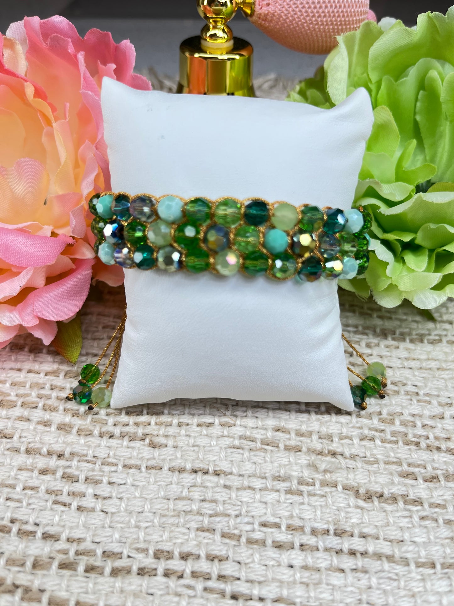 Colección: Destellos De Seda & Cristal ( Estilo Pulsera  De 3 Hilos En Tonos Verdes )