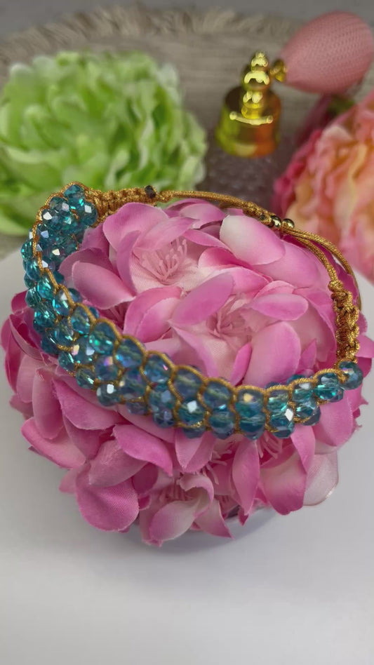 Colección: Destellos De Seda & Cristal ( Estiló Pulsera De 3 Hilos En Color Azul)