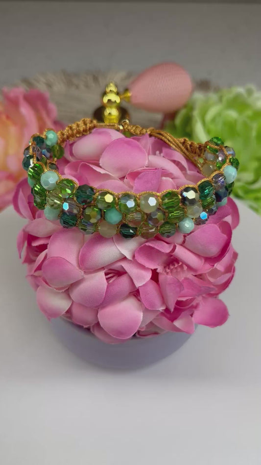 Colección: Destellos De Seda & Cristal ( Estilo Pulsera  De 3 Hilos En Tonos Verdes )